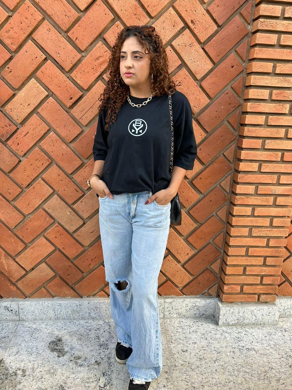 Camiseta Oversized Streetwear Beta Style Not Looking At You