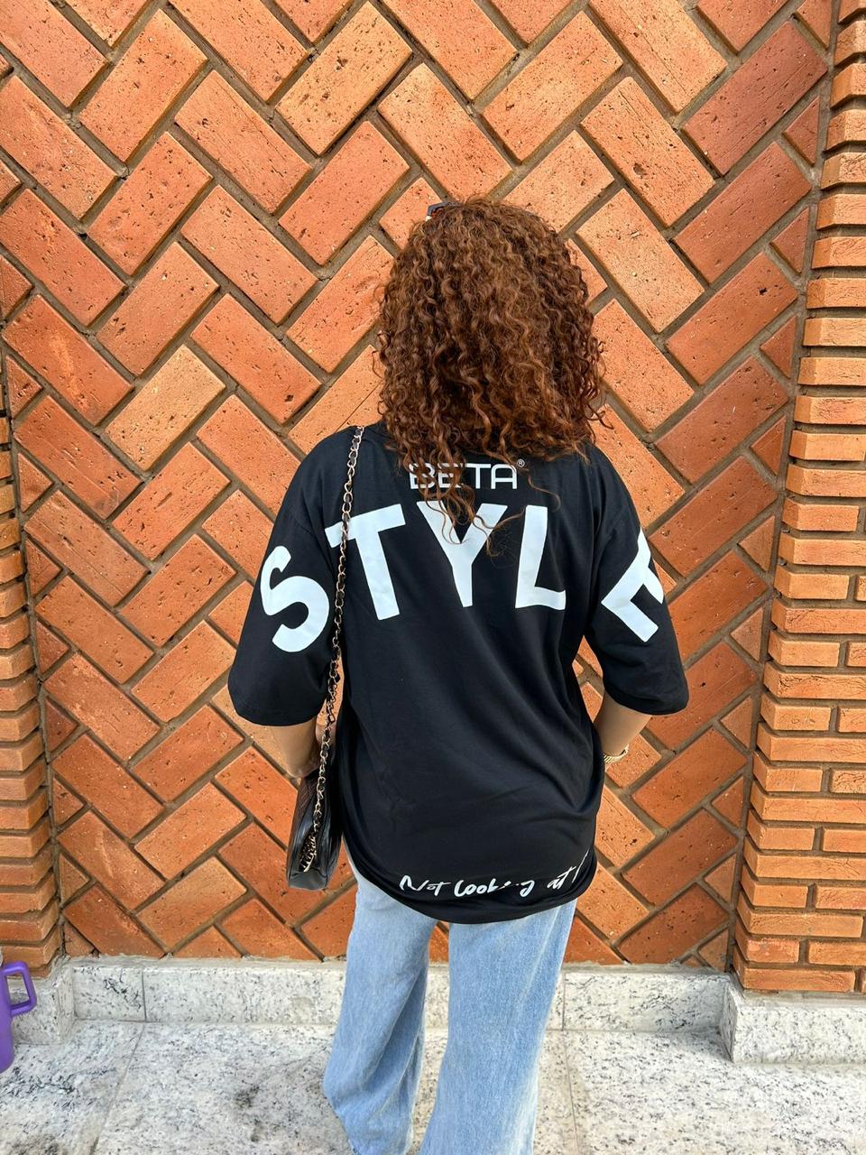 Camiseta Oversized Streetwear Beta Style Not Looking At You